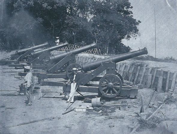 フランス軍に占領された長州藩の砲台（ベアト撮影）