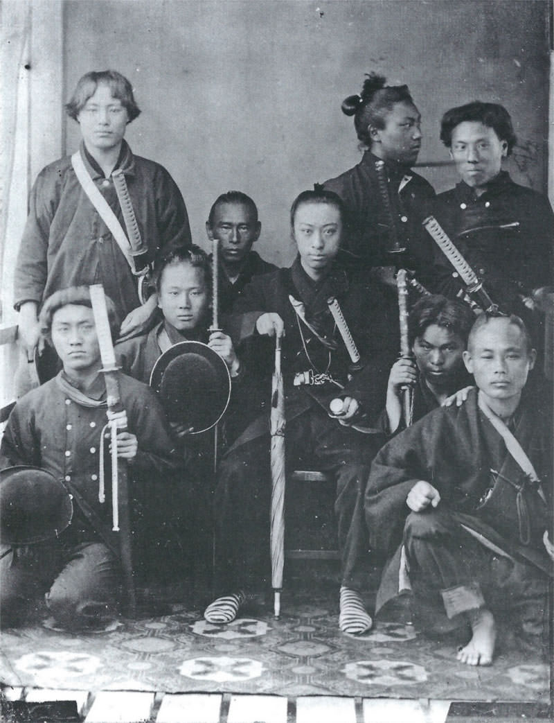 島津珍彦と薩摩藩兵（珍彦は写真中央、現代にも通用する幕末のイケメンランキング）の拡大画像