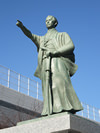 勝海舟 銅像（墨田区役所うるおい広場）
